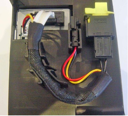 Mercedes A and B class CD changer power and fibre connectors